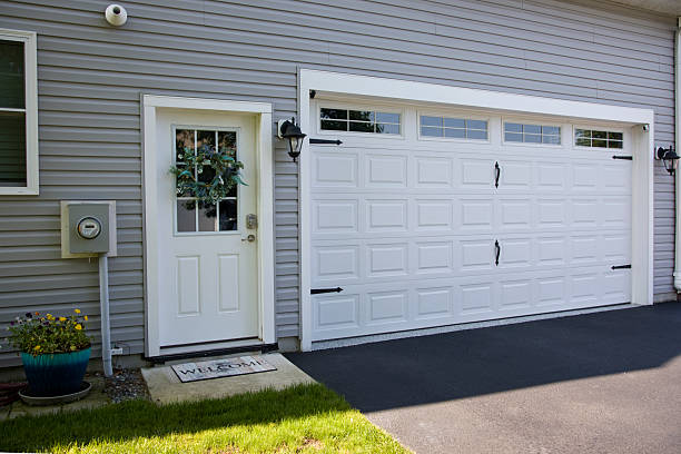 24/7 Emergency Garage Door Panel Replacement experts in Winnetka, IL